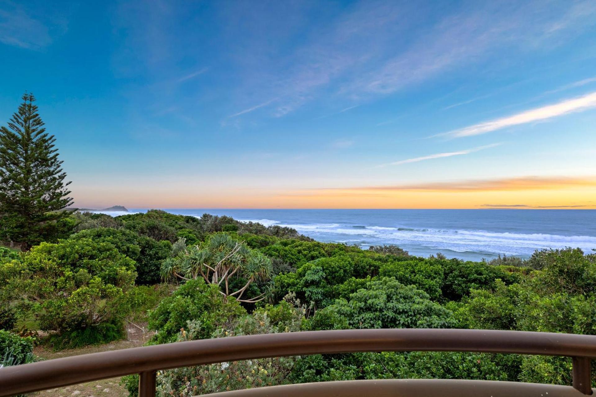 Shoreline 9 Penthouse With Ocean Views Hastings Point Bagian luar foto