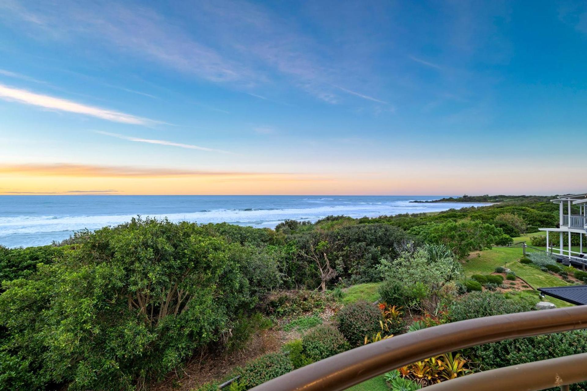 Shoreline 9 Penthouse With Ocean Views Hastings Point Bagian luar foto